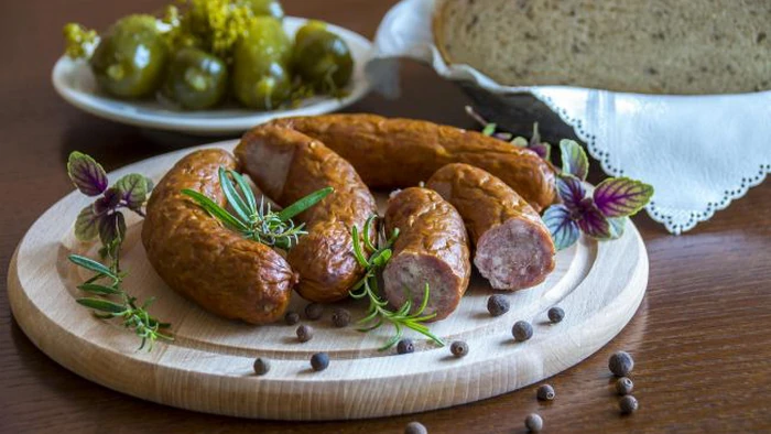 Домашняя колбаса, как у бабушки: рецепт, который вы будете передавать своим детям Домашняя колбаса, как у бабушки: рецепт, который вы будете передавать своим детям