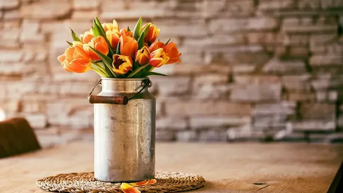 Как надолго продлить жизнь тюльпанов в вазе: 8 хитростей и трюков Как надолго продлить жизнь тюльпанов в вазе: 8 хитростей и трюков