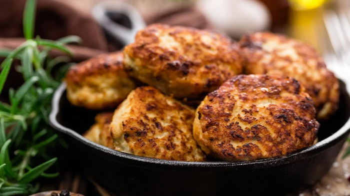 Что добавить в фарш, чтобы получилось вдвое больше котлет: хитрости, о которых мало кто знает Что добавить в фарш, чтобы получилось вдвое больше котлет: хитрости, о которых мало кто знает