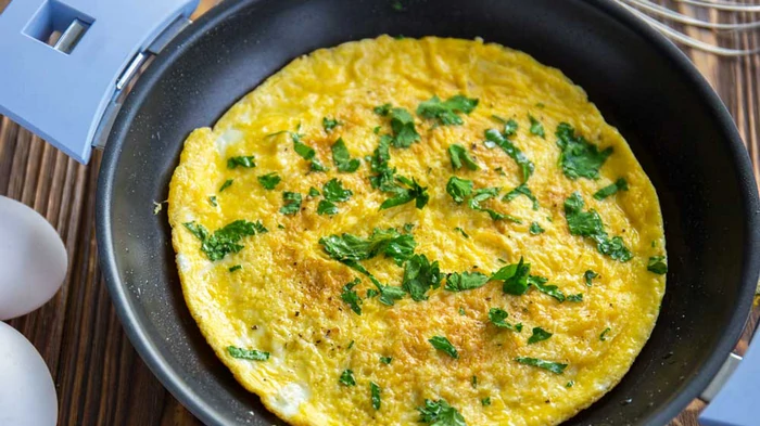Как приготовить невероятно пышный омлет: 2 особенных трюка