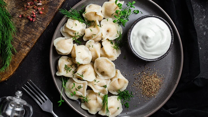 Почему опытные повара советуют варить пельмени в молоке: попробуйте хотя бы раз