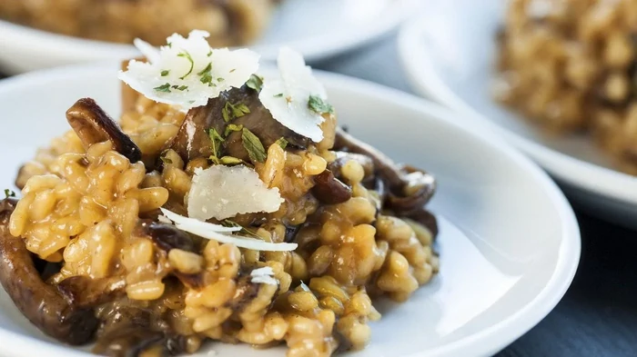 Сливочное ризотто с грибами и пармезаном: рецепт роскошного ужина