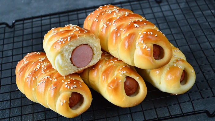 Аппетитные сосиски в тесте: классический рецепт