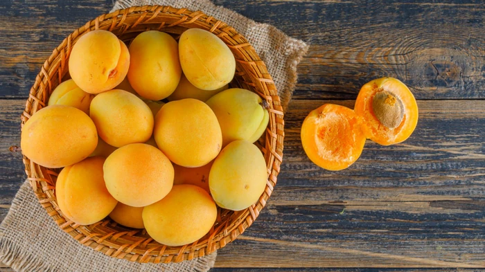 Что если регулярно есть абрикосы: главные плюсы и риски для организма Что если регулярно есть абрикосы: главные плюсы и риски для организма