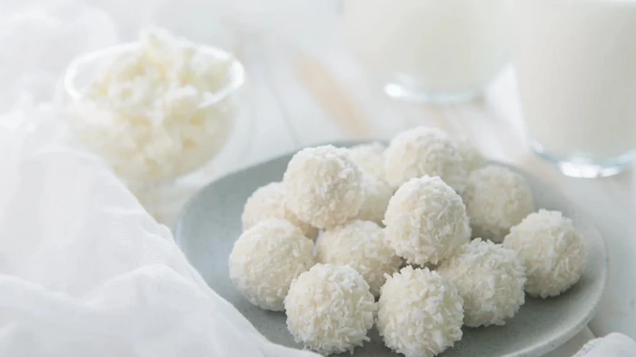 Домашние конфеты Рафаэлло: простые рецепт, который получатся даже у ребенка Домашние конфеты Рафаэлло: простые рецепт, который получатся даже у ребенка