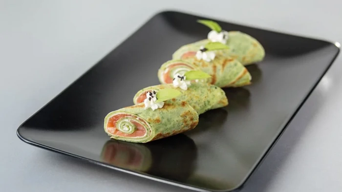 Блинчики с рыбой, огурцом и сливочным сыром: интересный рецепт Блинчики с рыбой, огурцом и сливочным сыром: интересный рецепт