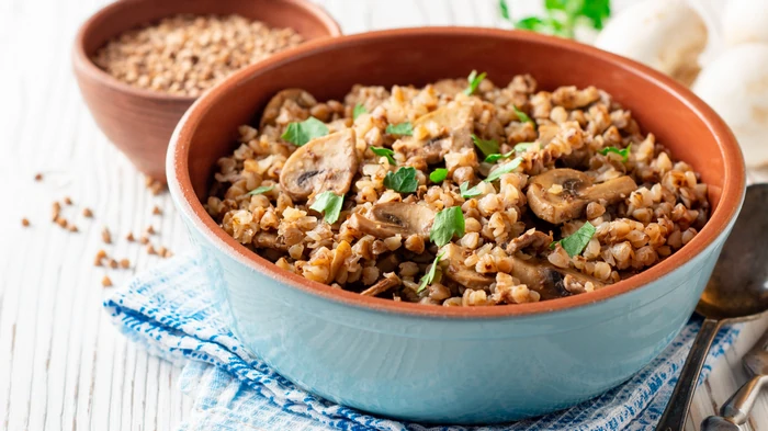 Как сделать так, чтобы гречка не слипалась во время приготовления: почти все допускают одну ошибку Как сделать так, чтобы гречка не слипалась во время приготовления: почти все допускают одну ошибку