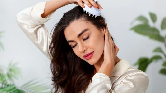 Способствует росту волос. Вот как правильно делать массаж головы