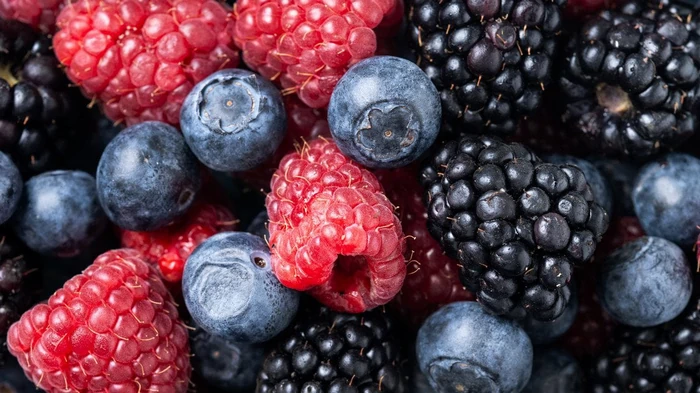 Как заморозить малину и чернику на зиму, чтобы ягоды не слипались и оставались целыми Как заморозить малину и чернику на зиму, чтобы ягоды не слипались и оставались целыми