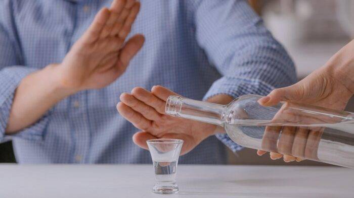 Алкогольная зависимость: симптомы, лечение, диагностика