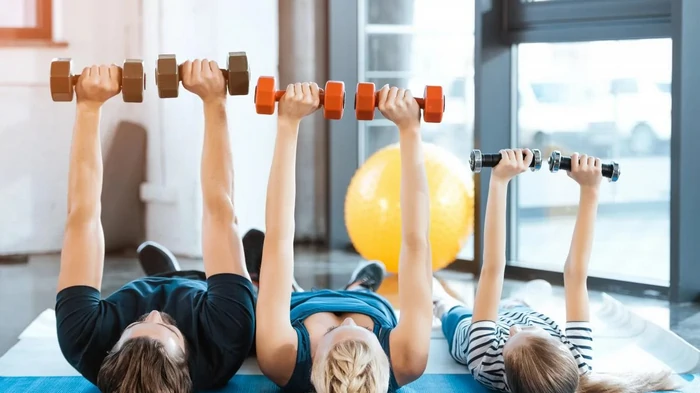 Диетолог назвала 7 продуктов, от которых жир на руках «растает» за месяц