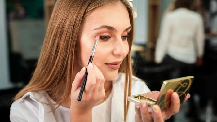 Макияж может нанести вред здоровью: 5 рисков, о которых должна знать каждая