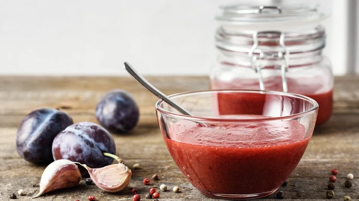 Сливовый острый соус: рецепт идеального дополнения к мясу и рыбе Сливовый острый соус: рецепт идеального дополнения к мясу и рыбе