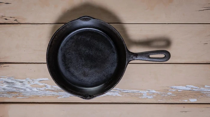 Чем мыть чугунную сковороду, чтобы она служила годами: названо одно простое средство Чем мыть чугунную сковороду, чтобы она служила годами: названо одно простое средство