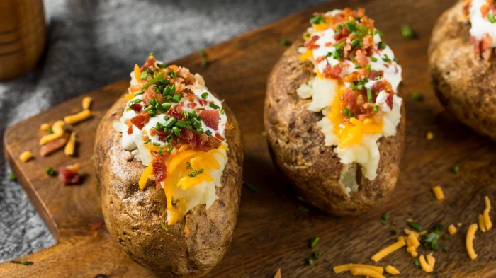 Вы захотите готовить такой картофель в мундире каждый день: рецепт от Мэри Берри