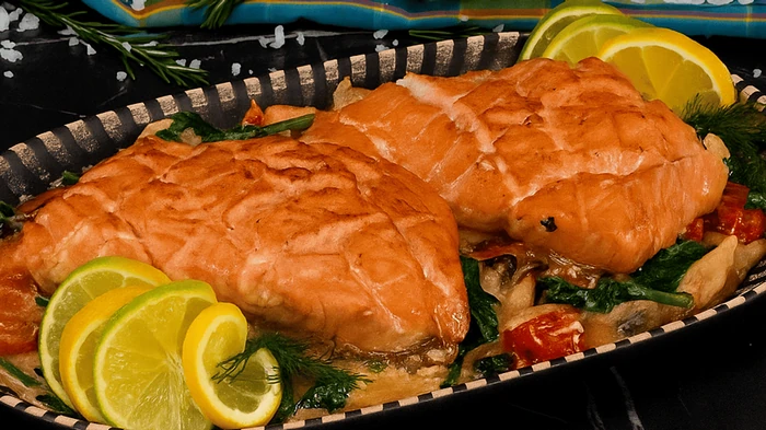 Жареный лосось в нежном соусе: рецепт блюда, которое удивит даже гурманов