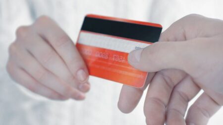 Как заказать кредитку с курьерской доставкой на дом?