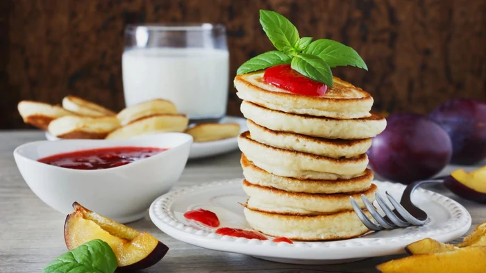 Оладьи на кефире не будут опадать, если вы сделаете это с тестом: речь не о соде