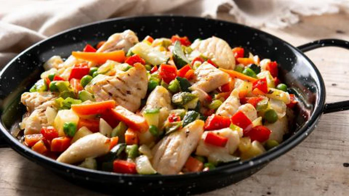 Рагу из курицы, которое тает во рту: быстрый рецепт доступного блюда