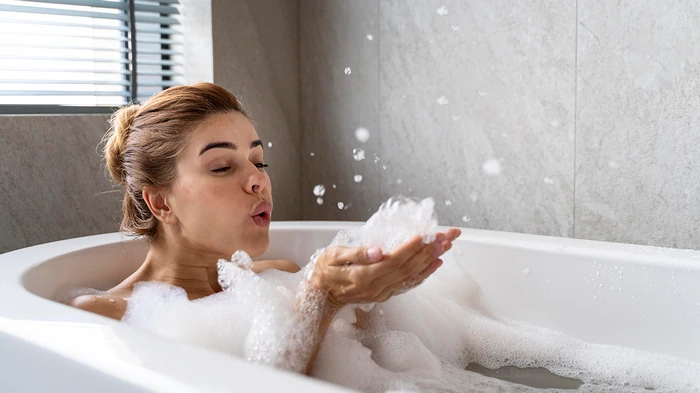 Сколько минут безопасно принимать ванну: дерматолог дала четкий ответ