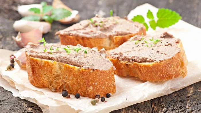 Рецепт паштета из шпротов: праздничная закуска, которая удивит гостей