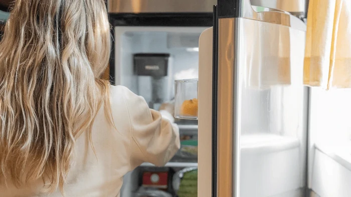 Как разложить продукты в холодильнике к праздникам, чтобы ничего не испортилось: советы