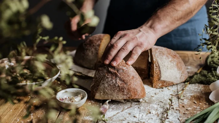 Какой хлеб полезнее — ржаной или пшеничный: диетологи указали на важный нюанс Какой хлеб полезнее — ржаной или пшеничный: диетологи указали на важный нюанс