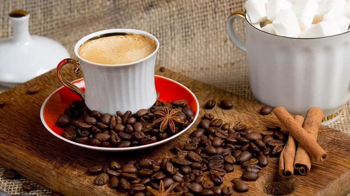 Добавьте щепотку в кофе — и напиток получится насыщенным, глубоким и ароматным Добавьте щепотку в кофе — и напиток получится насыщенным, глубоким и ароматным