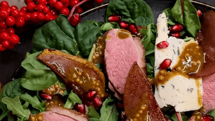 Салат с утиным филе и Дорблю: оригинальный рецепт Салат с утиным филе и Дорблю: оригинальный рецепт