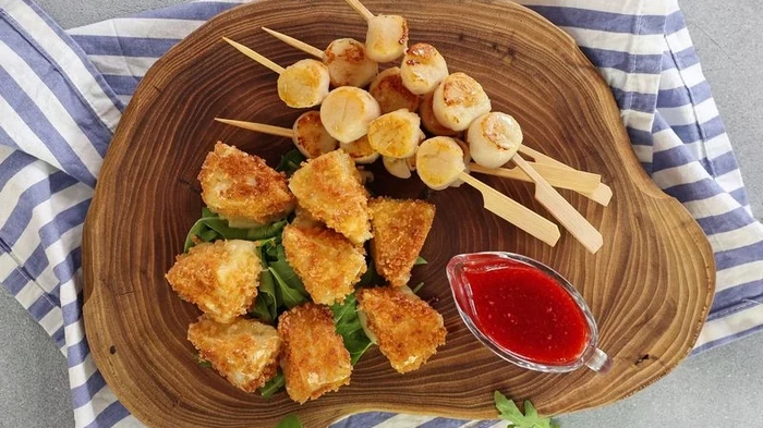 Хрустящий камамбер на шпажках — рецепт закуски, которая выглядит по-ресторанному