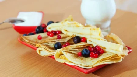 Забудьте о молоке: назван ингредиент, с которым блины становятся кружевными