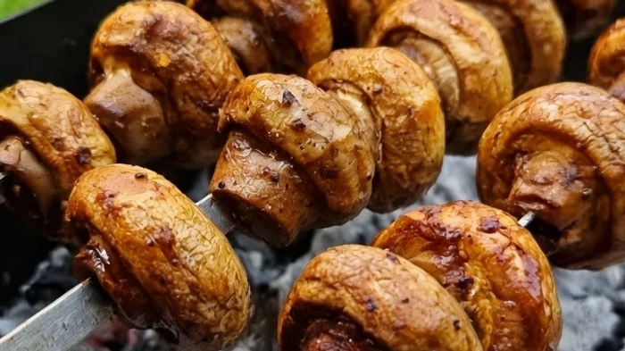 Сочные грибы на мангале — рецепт, который превращает обычный пикник в идеальный