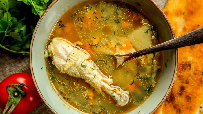 Эту специю нельзя добавлять в суп, она портит вкус блюда, но хозяйки почему-то кладут ее